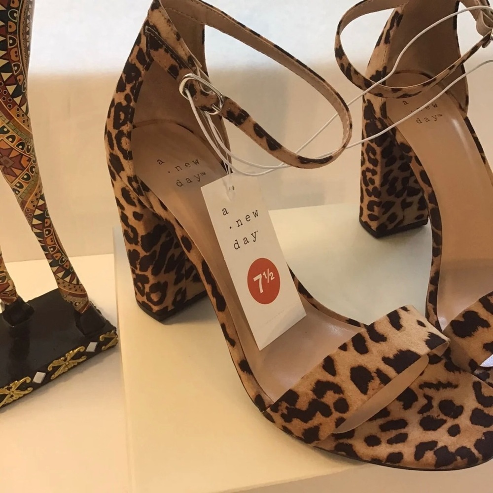 🐆LEOPARD SANDAL HEELS - Picture 10 of 12